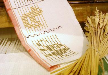 Tischdecke mit Gerstenkorn-Stickerei. <br>Foto: LWL