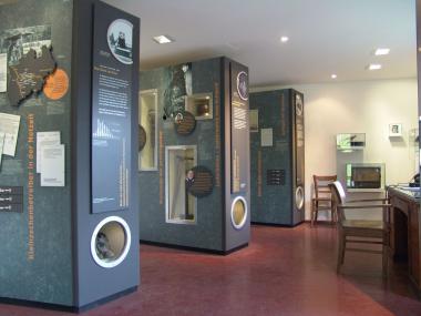 Blick in die Ausstellung zu den Kleinzechen an der Ruhr. <br>Foto: LWL/Hudemann