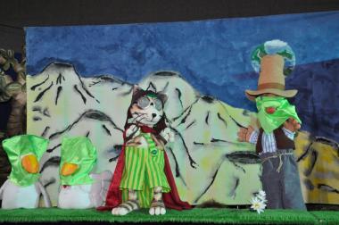 Pettersson und Findus auf Mondreise. <br>Foto: Kammerpuppenspiel Bielefeld