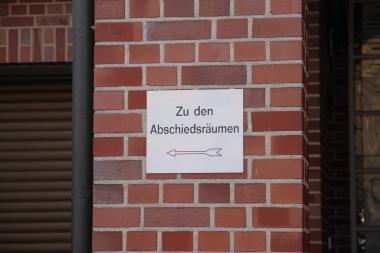 Hinweisschild auf dem Zentralfriedhof in Münster.                               <br>Foto: LWL/Cantauw