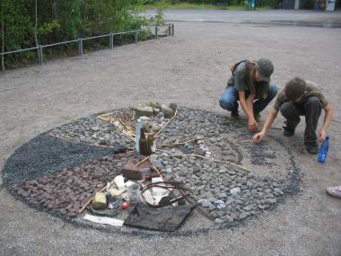 Ein Mandala aus Fundstücken vom Hüttengelände. <br>Foto: LWL