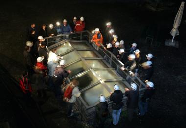 Im Lichtkegel der Grubenlampe erscheint das Industriedenkmal in neuem Licht. <br>Foto: LWL