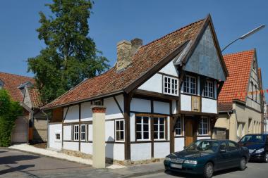 Das Fachwerkhaus ¿Berenbom¿ hat den Denkmalpflegepreis für eine vorbildliche Sanierung erhalten. Der Zinkbeschlag des straßenseitigen Giebeldreiecks ist eine Brandschutzmaßnahme des 19. Jahrhunderts. <br>Foto: LWL/Dülberg