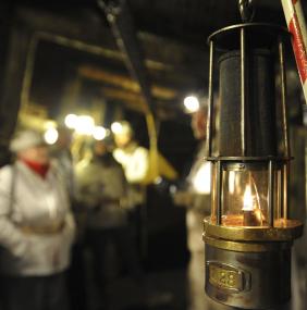Lampenführung im Besucherbergwerk der Zeche Nachtigall. Foto: LWL/Appelhans