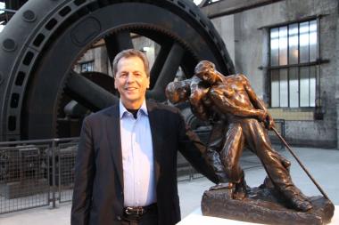 Sammler Werner Bibl in der Ausstellung ¿Arbeit zeigen¿. <br> Foto: LWL