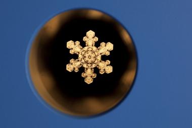 Schnee in seiner schönsten Form: Die Ausstellung zeigt Schneekristalle in Großaufnahmen. <br>Foto: LWL /Weigl