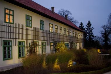 Im Herrenhaus ist noch bis 16. März die Schau des Fotoforums zu sehen. Foto: LWL/Holtappels