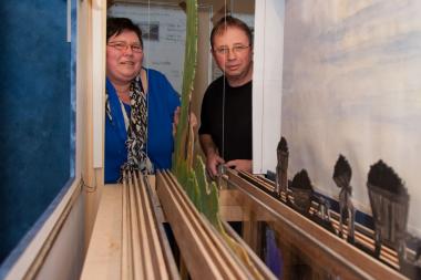Bärbel und Karl-Heinz Paul vom Förderverein bei den Proben am Eidophusikon.<br>Foto: LWL/Hudemann 