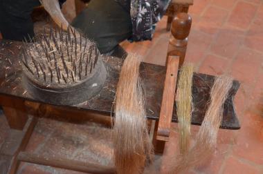 Vom Flachs zum fertigen Leinen. Foto: LWL/Schierholz 