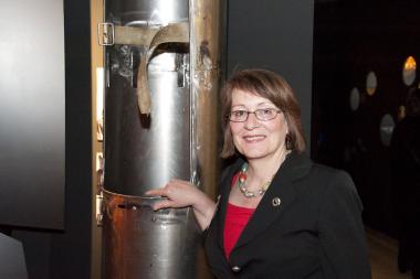 Stellvertretende Museumsdirektorin Dr. Dagmar Kift führt als Kuratorin durch die Ausstellung ¿Über Unterwelten¿. <br>Foto: LWL/Hudemann