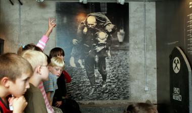 Manchmal kam die Rettung zu spät. Blick in die Dauerausstellung zum Thema Grubenunglücke. <br>Foto: LWL/Fischer