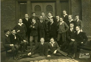 Obwohl der einjährige Freiwilligendienst bei der Armee 1925/26 längst abgeschafft war, konnten diese Schüler der Oberrealschule Hagen mit der Bezeichnung "Einjähriges" noch etwas anfangen.<br>Foto: LWL-Archiv/Tell