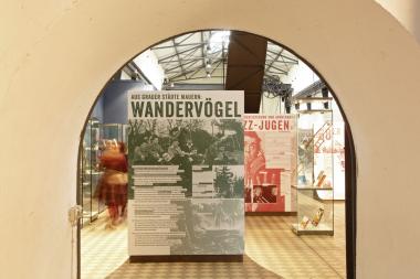 Eingang zur Sonderausstellung ¿Einfach anders! Jugendliche Subkulturen im Ruhrgebiet¿. <br>Foto: LWL