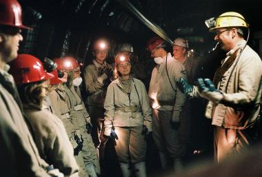 Besuchergruppe unter Tage im Bergwerk Auguste Victoria.<br> Foto: LWL/Appelhans