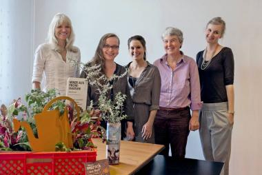 Freuen sich über den red dot design award (v. l.): LWL-Kulturdezernentin Dr. Barbara Rüschoff-Thale, Britta Humberg, Rabea Köjer (DBCO), Projektleiterin Agnes Sternschulte und Stefanie Gärtner (DBCO). <br>Foto: LWL/DBCO