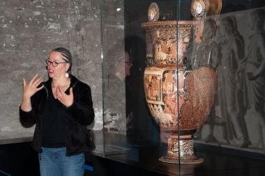 Gebärdendolmetscherin Frauke von Ophuysen begleitet die Führung durch die ¿Unterwelt¿. <br>Foto: LWL/Hudemann