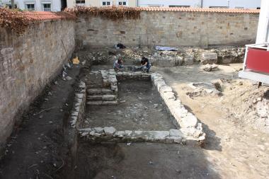Freigelegte Kellermauern eines Hauses, das bald nach 1629 für den Klosterneubau abgerissen wurde. <br>Foto: LWL/Spiong