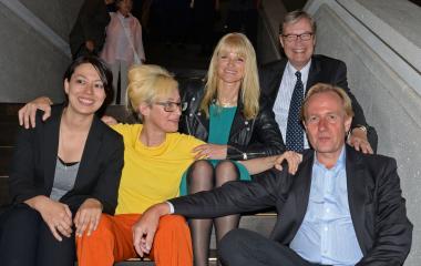 Kuratorin Melanie Bono, Künstlerin Pipilotti Rist, LWL-Kulturdezernentin Dr. Barbara Rüschoff-Thale, Museumsleiter Dr. Hermann Arnhold, Vorsitzender der Freunde des Museums Matthias Lückertz (v.l.). <br>Foto: Elisabeth Deiters-Keul 