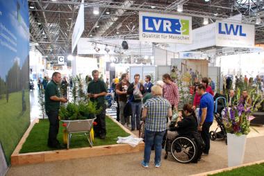 Der gemeinsame Messestand von LWL und LVR wurde von der Integrationsfirma ¿ecoverde" gestaltet, die im Garten und Landschaftsbau aktiv ist. <br>Foto: Sturmberg/LVR