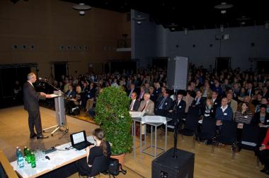 LWL-Direktor begrüßt die Teilnehmenden der Westfälischen Kulturkonferenz in Höxter. <br>Foto: LWL/Stefan Althaus 