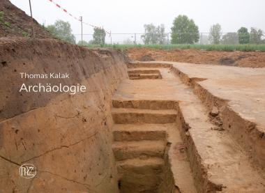 Der Foto-Band "Archäologie" des Fotografen Thomas Kalak, der die Grundlage für die gleichnamige Ausstellung bietet.<br>Foto: LWL