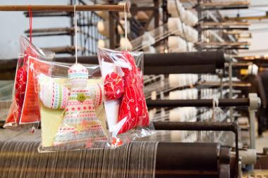 Inmitten der historischen Maschinen bieten Kunsthandwerker Geschenke an. <br>Foto: LWL 