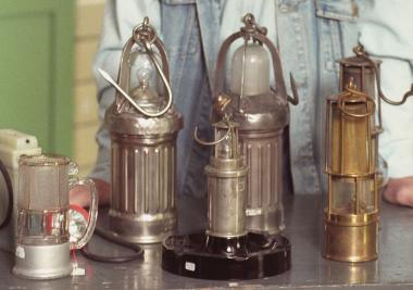 Grubenlampen gehören zu den wichtigsten Begleitern unter Tage. Ein ehemaliger Lampenmeister gibt Einblicke in die Welt des bergmännischen Geleuchts.<br>Foto: LWL 