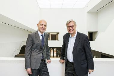 Bernd Neuendorf, Kulturstaatssekretär (links), mit Museumsdirektor Hermann Arnhold. <br>Foto: LWL
