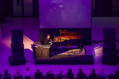 Poppy Ackroyd im Foyer des LWL-Museums für Kunst und Kultur, Februar 2014.<br>Foto: LWL/Neander 