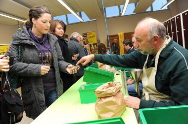 Die Arbeitslosigkeit von Menschen mit Schwerbehinderung ist im November weiter gesunken. LWL-Integrationsamt unterstützt private und öffentliche Arbeitgeber, Arbeitsplätze für schwerbehinderte Menschen zu schaffen und zu erhalten.<br>Foto:Birgoleit 