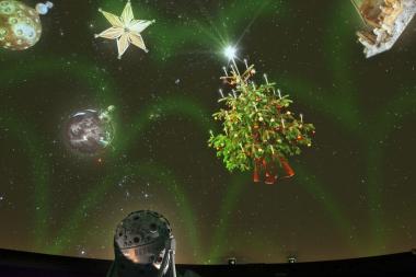 Weihnachtlich geht es im Planetarium bei ¿Sternenglanz zur Weihnachtszeit¿ und den anderen Angeboten an Heiligabend zu.<br>Foto: LWL/Oblonczyk. 
