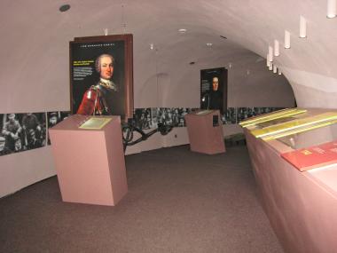 Blick in die Ausstellung "Der Weg in die Tiefe". Foto: LWL/Hudemann 