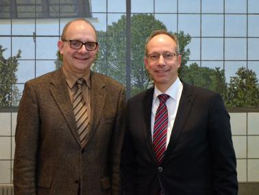 LWL-Direktor Matthias Löb (links) und André Stinka, der Generalsekretär der Landes-SPD in NRW bei Ihrem Treffen im LWL-Landeshaus in Münster.<br>Foto: LWL/Leetz. 