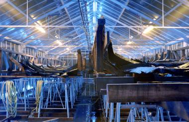 Die Weserlastkähne wurden von 1999 bis 2004 im Weserrenaissance-Museum Schloss Brake in Lemgo mit einer Kunstwachslösung getränkt, um sie zu konservieren.<br>Foto: Weserrenaissance-Museum/Hils 