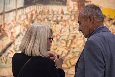 Besucher in der Ausstellung ¿Das nackte Leben¿,<br>Foto: LWL/Neander