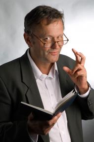 Manne Spitzer liest im Planetarium Münster.<br>Foto: LWL/Oblonczyk 