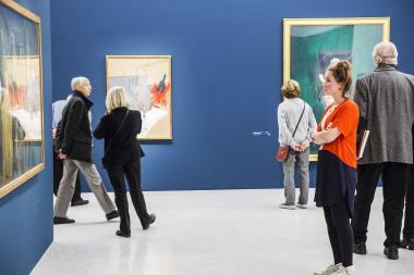 Besucher in der Ausstellung ¿Das nackte Leben¿,<br>Foto: LWL/Neander