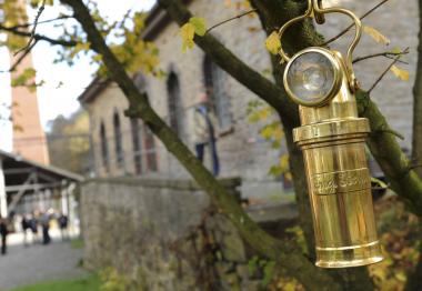 Eigene Grubenlampen sind zur ¿Lampenschicht¿ auf Zeche Nachtigall willkommen.<br>Foto: LWL/Appelhans 