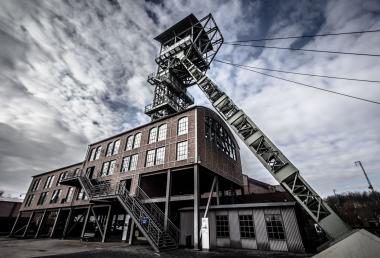 Die sonntäglichen Rundgänge über das LWL-Museumsgelände führen auch zur Schachthalle mit dem Fördergerüst.<br>Foto: LWL/Walther 