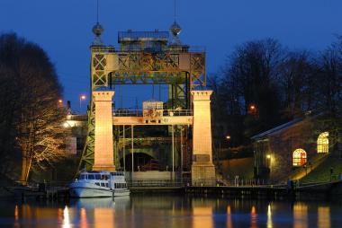 Abendstimmung im Schiffshebewerk Henrichenburg. Foto: LWL/Jockschat 