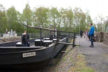 Der rekonstruierte Ruhrnachen ¿Ludwig Henz¿ steht im Zentrum der Dauerausstellung.&lt;br&gt;Foto: LWL/Hudemann 