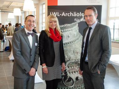 Prof. Dr. Michael M. Rind als Direktor der LWL-Archäologie für Westfalen, Dr. Barbara Rüschoff-Thale als LWL-Kulturdezernentin und Landesrätin sowie Dr. Thomas Otten vom Ministerium für Bauen, Wohnen, Stadtentwicklung und Verkehr des Landes NRW hatten einiges über die aktuellen Entwicklungen im Rahmen der Jahrestagung der LWL-Archäologie für Westfalen zu berichten.<br>Foto: LWL/Brentführer