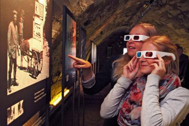3D-Brillen sorgen beim Betrachten für räumlichen Eindruck.<br>Foto: LWL/Holtappels