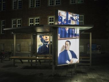 Das Werk ¿Bus Shelter IV¿ schuf der Künstler Dennis Adams 1987 für die Skulptur Projekte. Jetzt hat das LWL-Museum das Wartehäuschen erneuert.<br>Foto: LWL/Neander