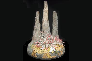 Ein sogenannter schwarzer Raucher, ein besonderer Lebensraum der Tiefsee, ist ab dem 22. Mai im LWL-Museum für Naturkunde zu sehen.<br>Foto: LWL/Fialla