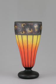 Vase der Ausstellung ¿Verreries Schneider¿.<br>Foto: LWL/Appelhans