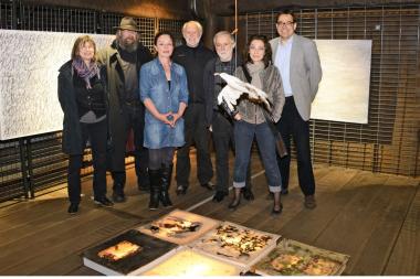 Die Künstler Ilse Hilpert (v.l.), Norbert Bücker, Heidi Meier, Peter Thomas und Gudrun Kattke vom "Vestischen Künstlerbund"  präsentierten die Ausstellung gemeinsam mit Museumsleiter Arnulf Siebeneicker. <br>Foto: LWL/Hudemann