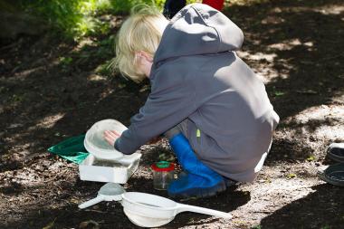 Mit Sieb und Becherlupe geht es Samstag zu den alten Klärteichen der Zeche Zollern. <br>Foto: LWL