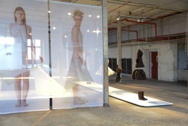 Der menschliche Körper dient Louise Walleneit als Inspirationsquelle für ihre Kunstwerke aus unterschiedlichen Materialien. <br>Foto: LWL/Hudemann