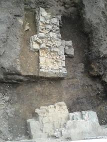 Diese Reste von mittelalerlichen Mauer-Befunden sind in Werl zum Vorschein gekommen. <br>Foto: LWL/Klostermann